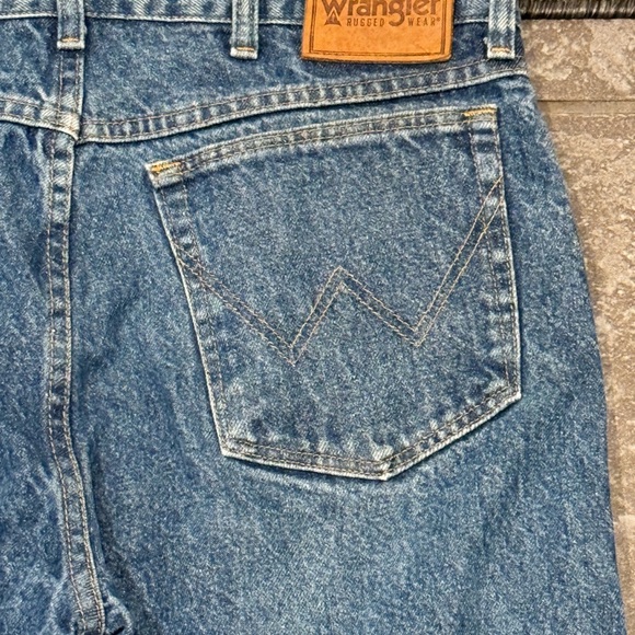Wrangler Rugged Wear Men's Classic Fit Jean in Retro Stone 34x29 Mint Condition - Picture 4 of 5